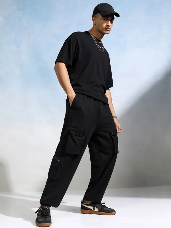 Suburbans   Men Black Relaxed Fit Solid Cargo Jogger