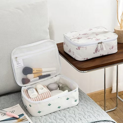 Waterproof 4 Partition Small Capacity Toiletry Bag (Random)