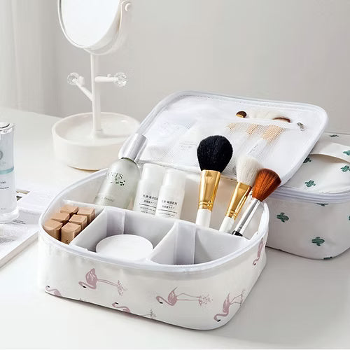 Waterproof 4 Partition Small Capacity Toiletry Bag (Random)