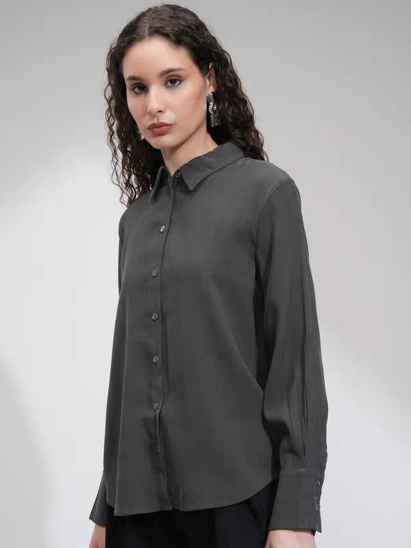 Suburbans  Women Charcoal Solid Relaxed Fit Casual Shirt
